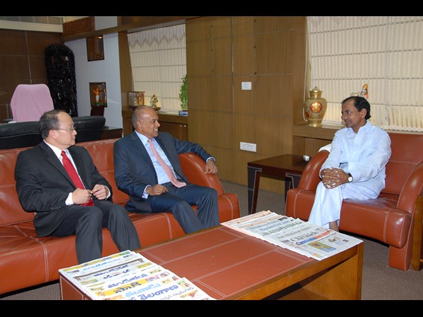 షణ్ముగం బృందంతో సమావేశం
