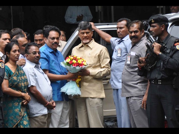 చంద్రబాబుకు స్వాగతం