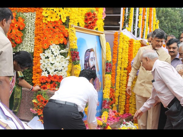 సీతారామరాజుకు నివాళులు...