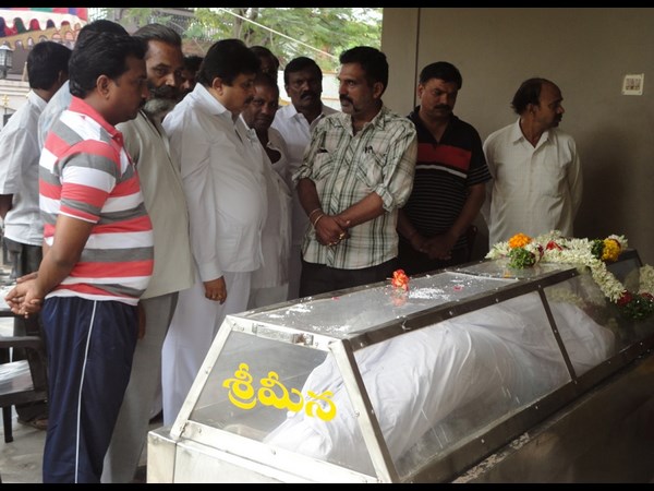 చక్రపాణి అంత్యక్రియలు