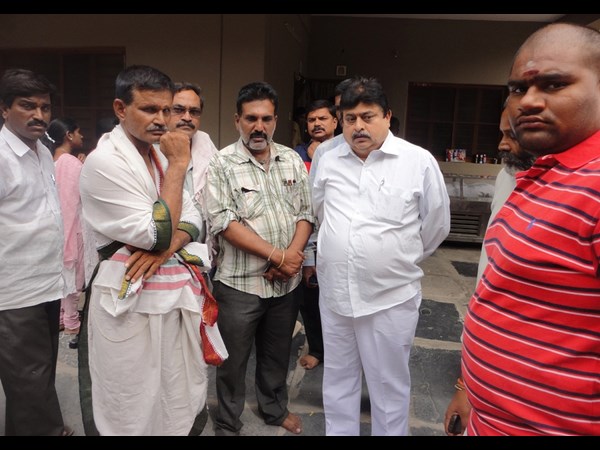 చక్రపాణి అంత్యక్రియలు