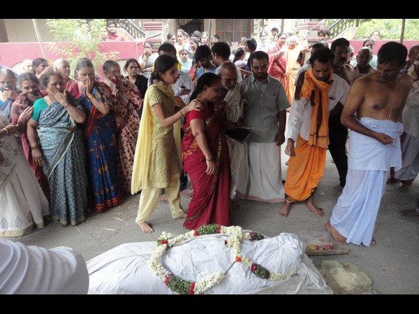 చక్రపాణి అంత్యక్రియలు