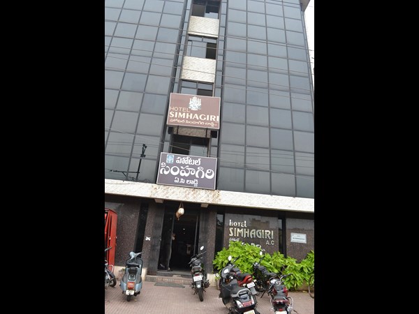 అప్పుల బాధతో ఆత్మహత్య