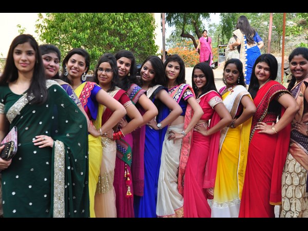 చీరలో తళుక్కు