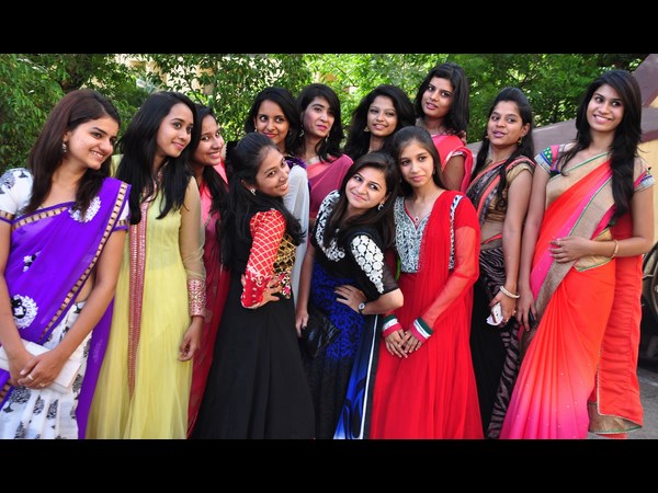 సాంప్రదాయ బద్దంగా..