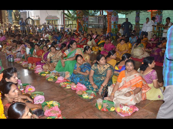 మహిళా భక్తులు