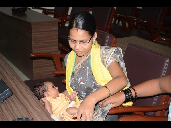 చిన్నారితో