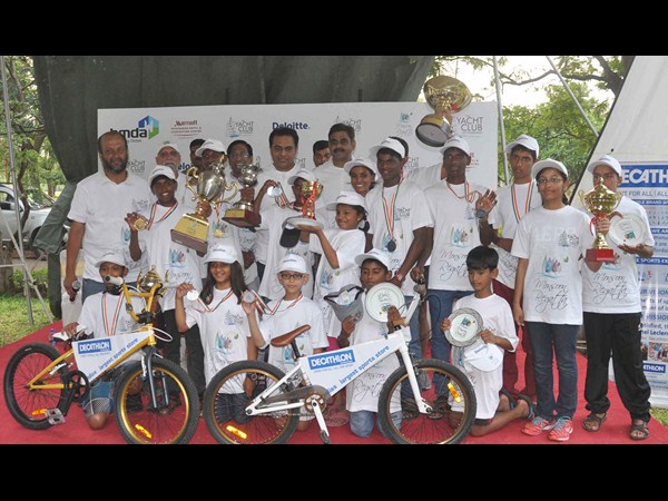 విజేతలతో...