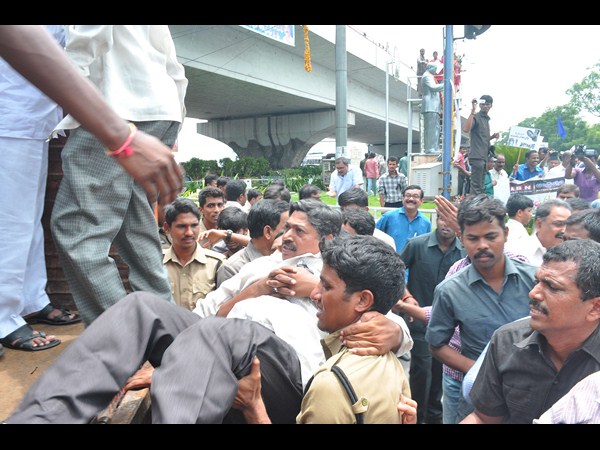 తీవ్ర ఉద్రిక్తత