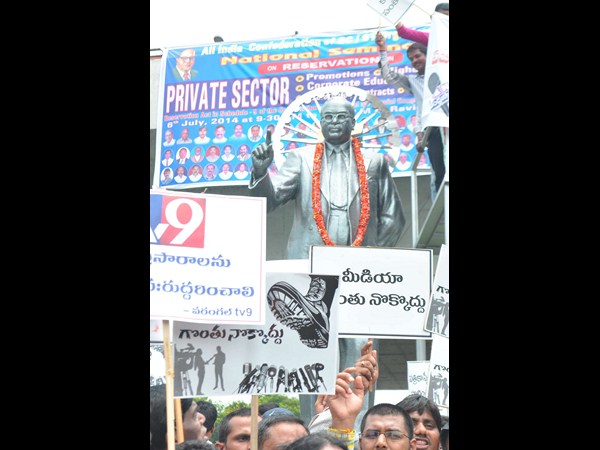 పోలీసు స్టేషన్‌కు తరలింపు