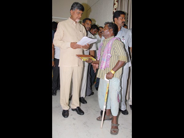 సమస్యలు విన్న చంద్రబాబు