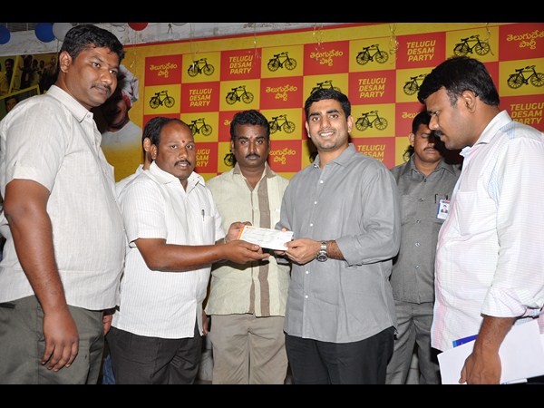 అభిమానుల విరాళం