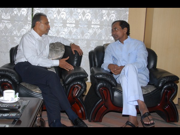 కెసిఆర్‌తో అనిల్ అంబానీ భేటీ