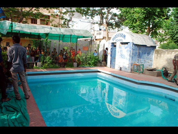 స్విమ్మింగ్ పూల్ ఇదే స్విమ్మింగ్ పూల్ ఇదే