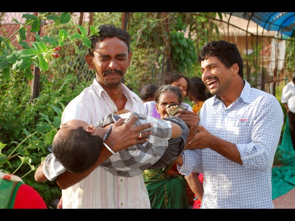 మృతదేహంతో ఇలా.. మృతదేహంతో ఇలా..