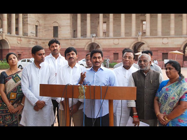 మీడియాతో జగన్