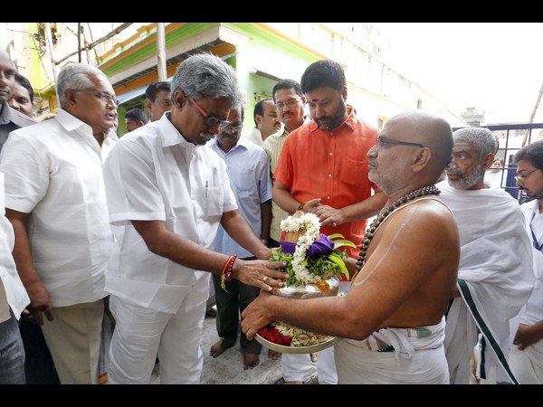శ్రీవారి సేవలో..