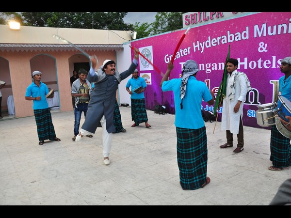 ఆటలూ పాటలూ...