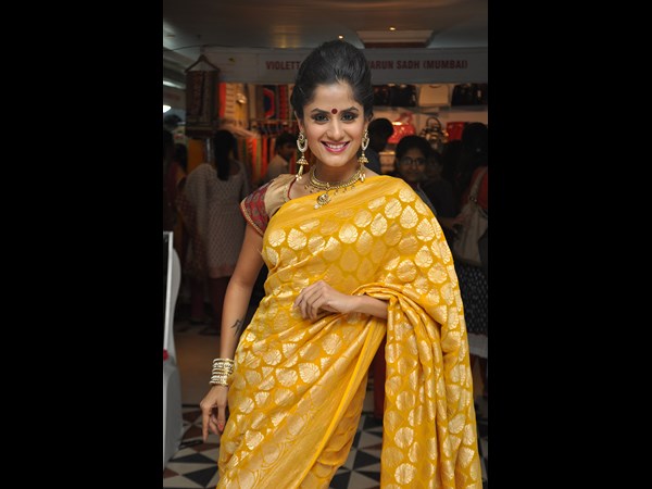 మోడళ్ల హొయలు