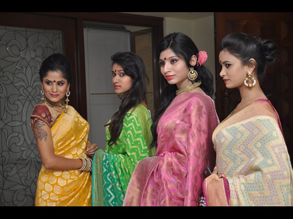 మోడళ్ల హొయలు