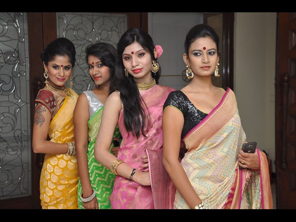 మోడళ్ల హొయలు