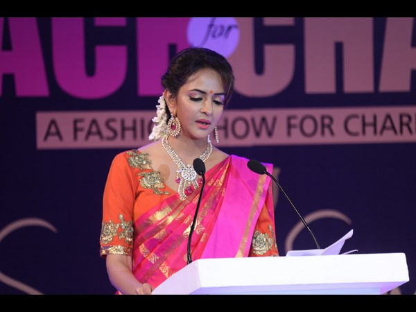 మంచు లక్ష్మి ఇలా... మంచు లక్ష్మి ఇలా...