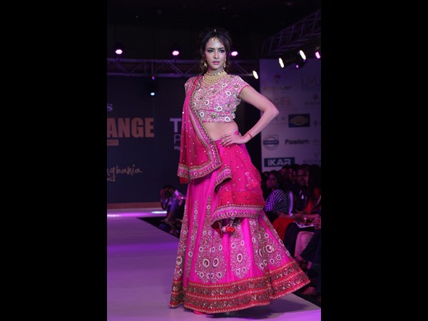 మంచు లక్ష్మి ఇలా... మంచు లక్ష్మి ఇలా...