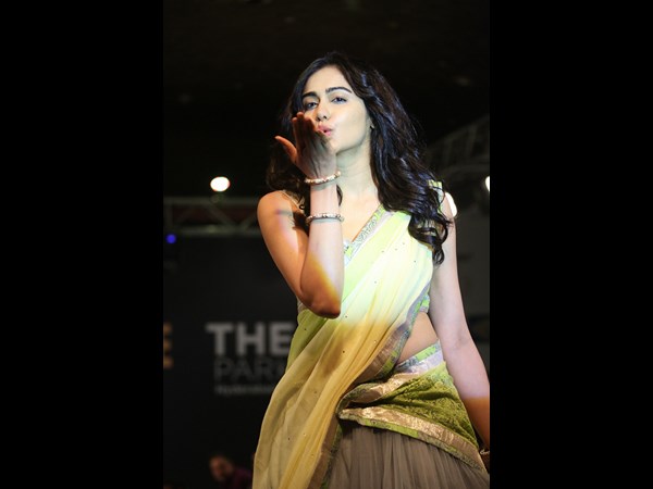 ఆదా శర్మ వారెవ్వా... ఆదా శర్మ వారెవ్వా...