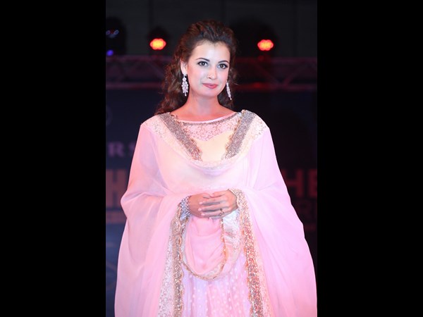 దియా మీర్జా ఇలా... దియా మీర్జా ఇలా...