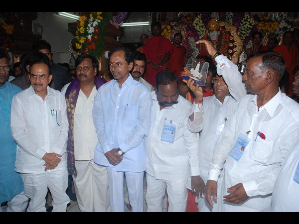 కేసీఆర్, మహమూద్ అలీ, ఇతరులు