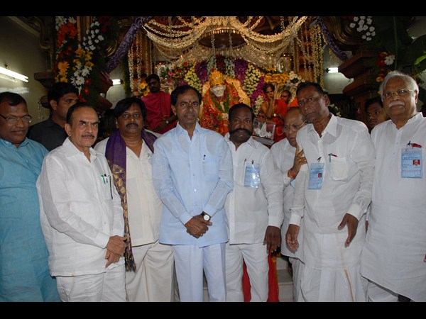 కేసీఆర్‌తో...