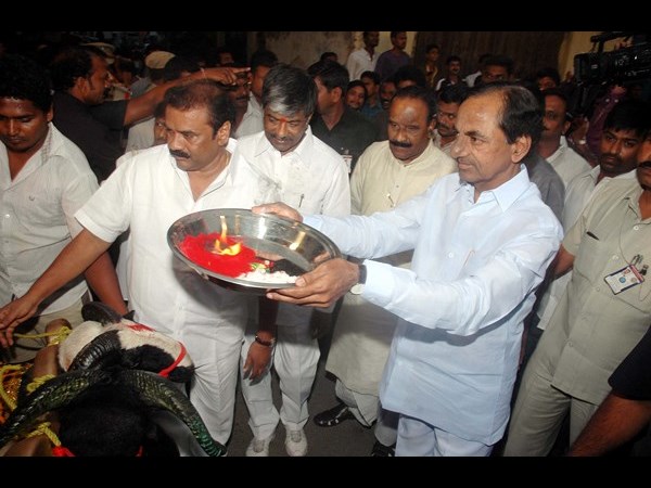 కేసీఆర్ కేసీఆర్