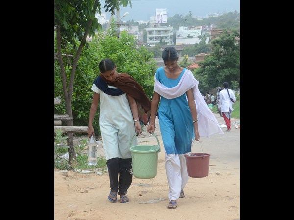 మున్సిపల్ కమిషనర్‌కు వినతి