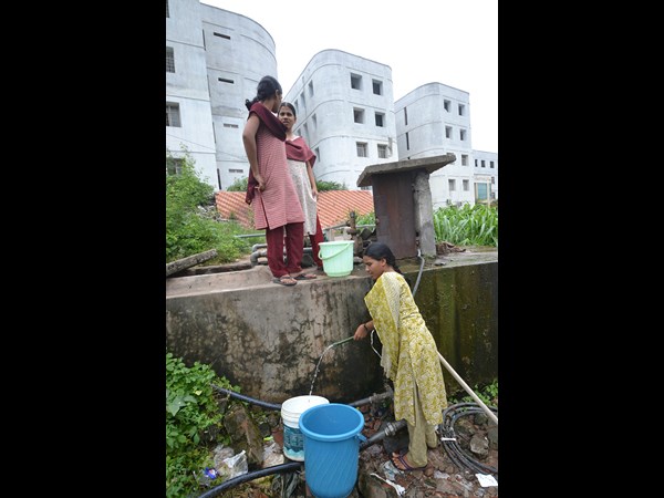 రోడ్డు పనులు ప్రారంభం