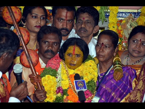 స్వర్ణలత భవిష్యవాణి