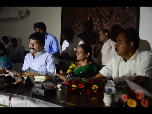 పత్రికలు చదవరా...