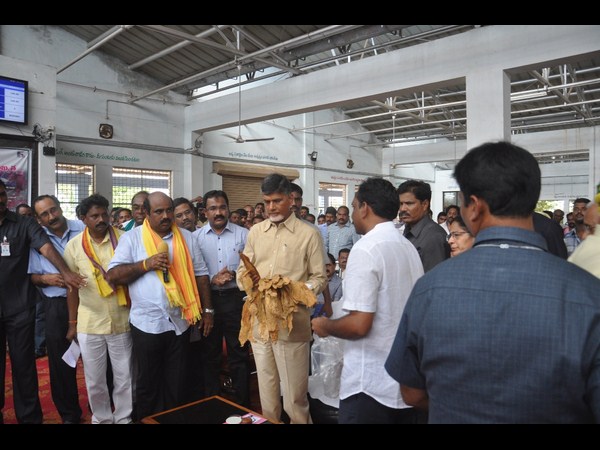 పంటనలను పరిశీలిస్తూ...