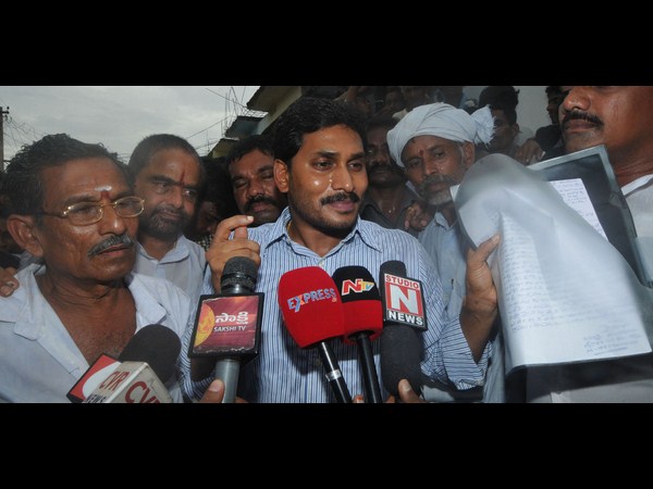 విలేకరులతో జగన్