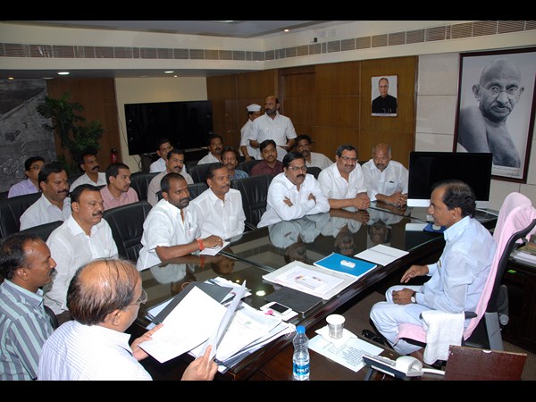 కేసీఆర్ టీఎన్జీవోలతో.
