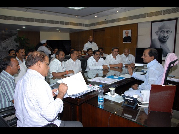 కేసీఆర్ టీఎన్జీవోలతో.