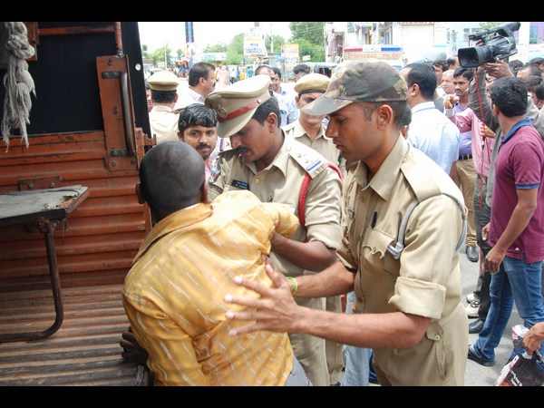 అడ్డుకోవడానికి యత్నం