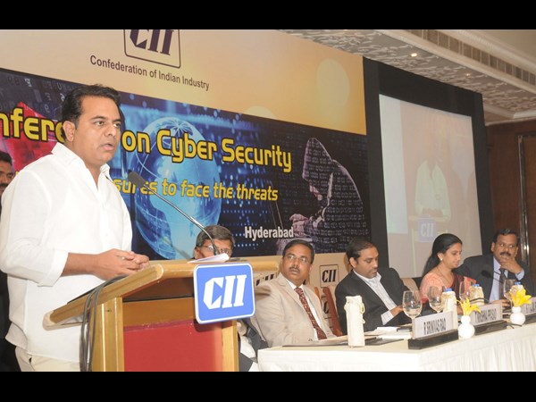 ఐటి వర్కర్ల సేవలు