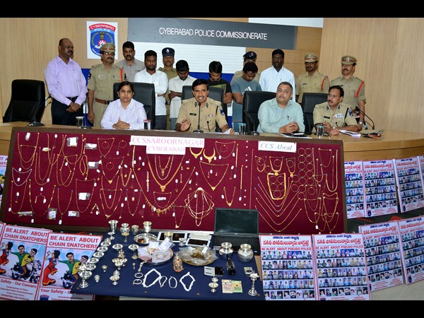 నలబై ఆరు దొంగతనాలు..