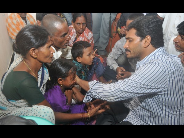 చంద్రబాబుపై కేసు పెట్టాలి..