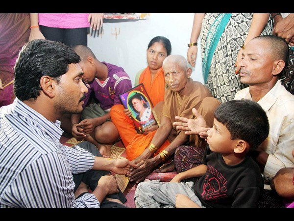 బాధితుల పరామర్శ