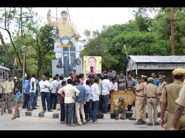 టీ మీడియా చిక్కులు