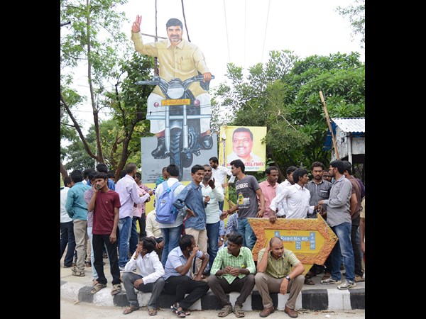 టీ మీడియా చిక్కులు