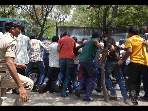 ఒయు విద్యార్థులు