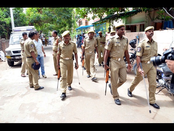 పోలీసులు