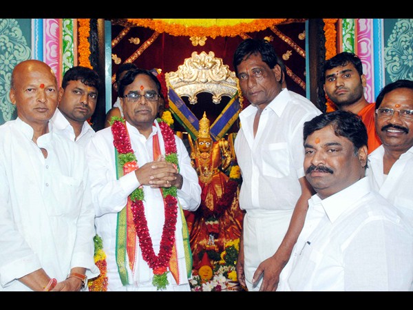 బోనమెత్తిన నగరం